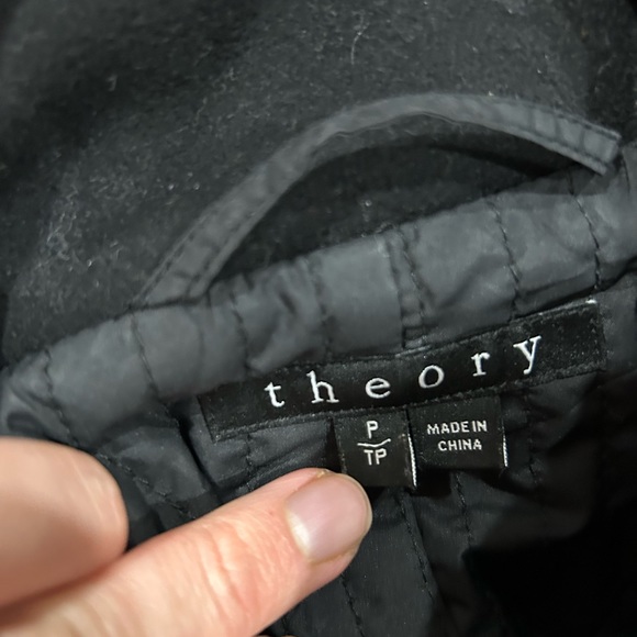 Theory coat size small - Picture 4 of 5